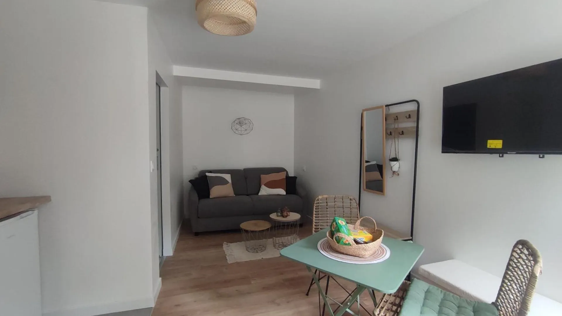 פונטיבי Studio Avec Patio En Centre-Ville 0*,