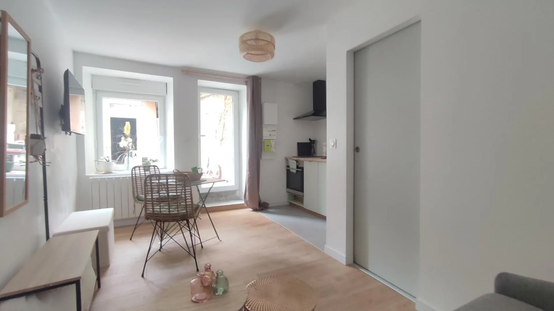 פונטיבי Studio Avec Patio En Centre-Ville